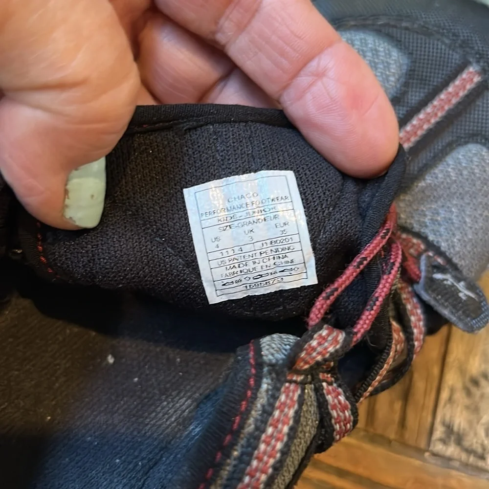 Chaco Kids Outcross Trail Kids Closed Toe Sandals Size 4